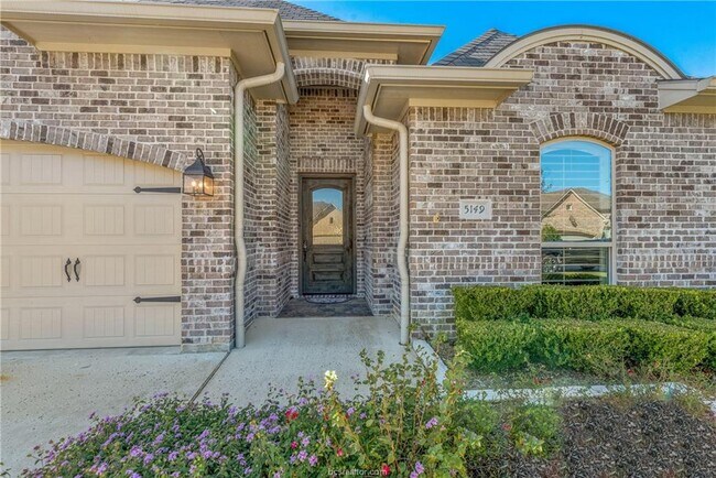 Foto del edificio - 5149 Stonewater Dr