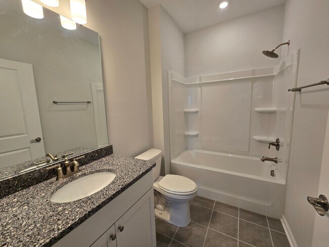 Foto del edificio - 3 BR/2BA | Newly Renovated Single Family Home | 2-Car Garage Parking | Large backyard| In Carolin...