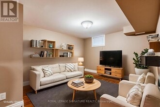 Building Photo - 10 Dalecliff Crescent