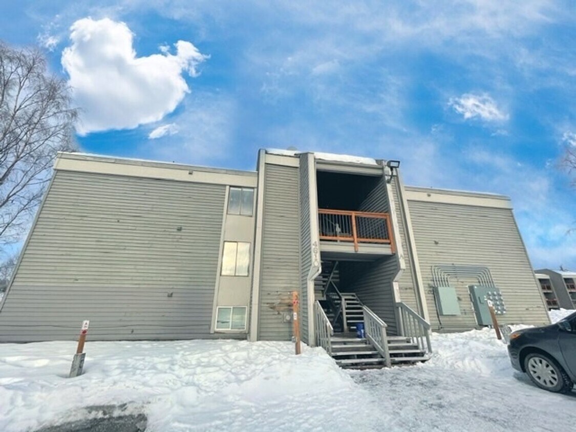 Foto principal - East Anchorage Condo with Laminate Floorin...