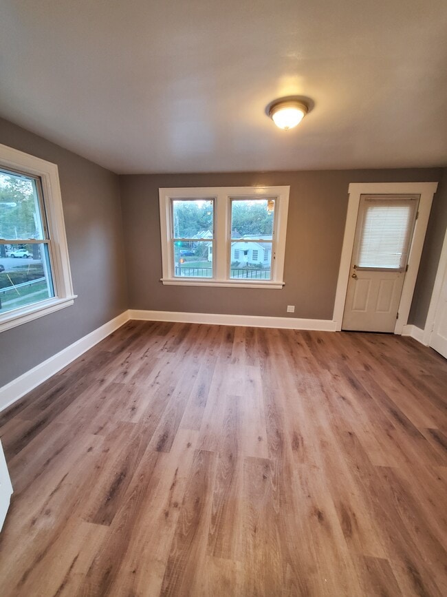 Huge second bedroom - 3902 Taylor Ave
