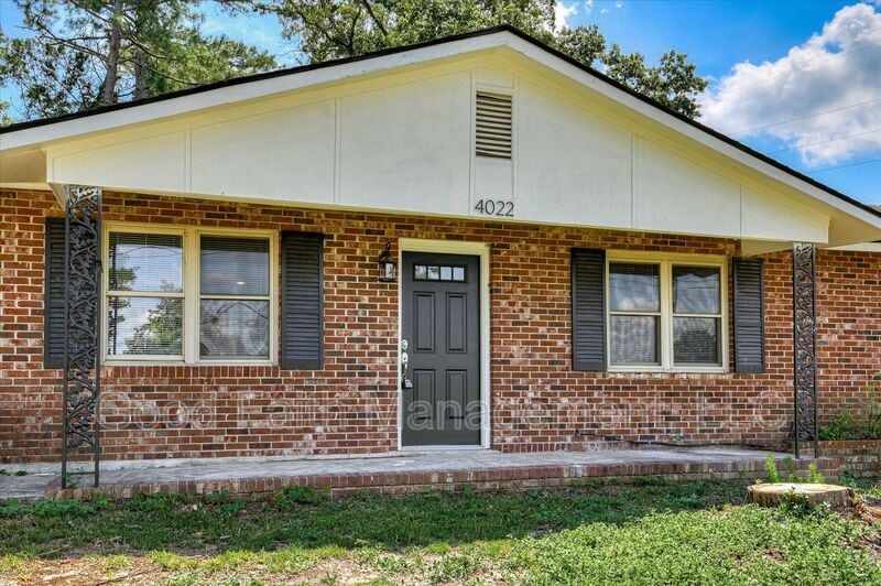 Primary Photo - 4022 Windridge Dr