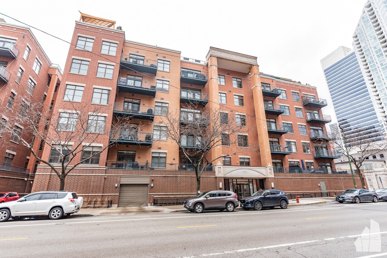 Primary Photo - 550 W Fulton St