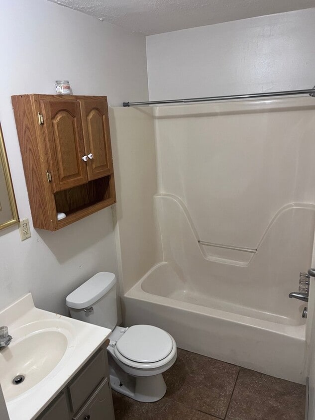 Building Photo - Monthly Paid Rent