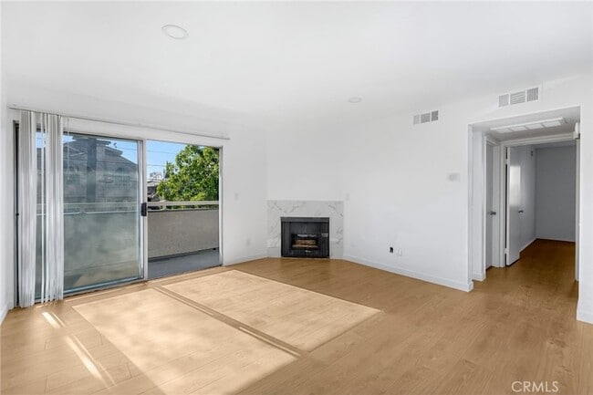 Building Photo - 4406 Cahuenga Blvd