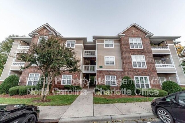 Building Photo - 9811 Campus Walk Ln