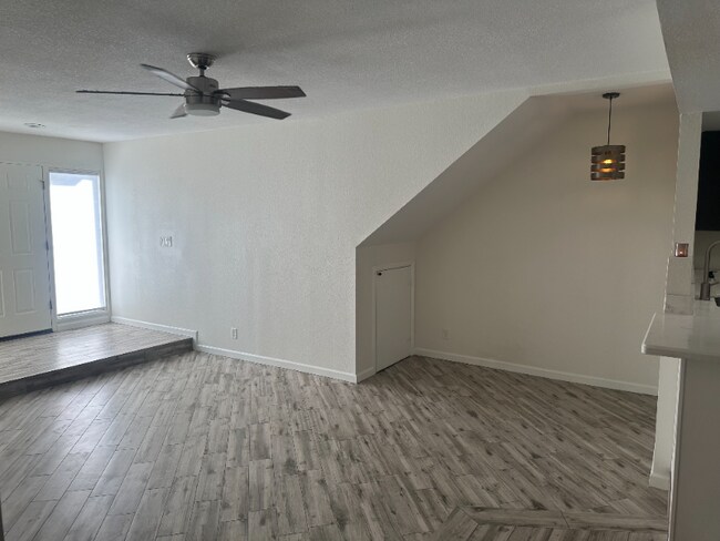 Foto del edificio - 1820 E Morten Ave