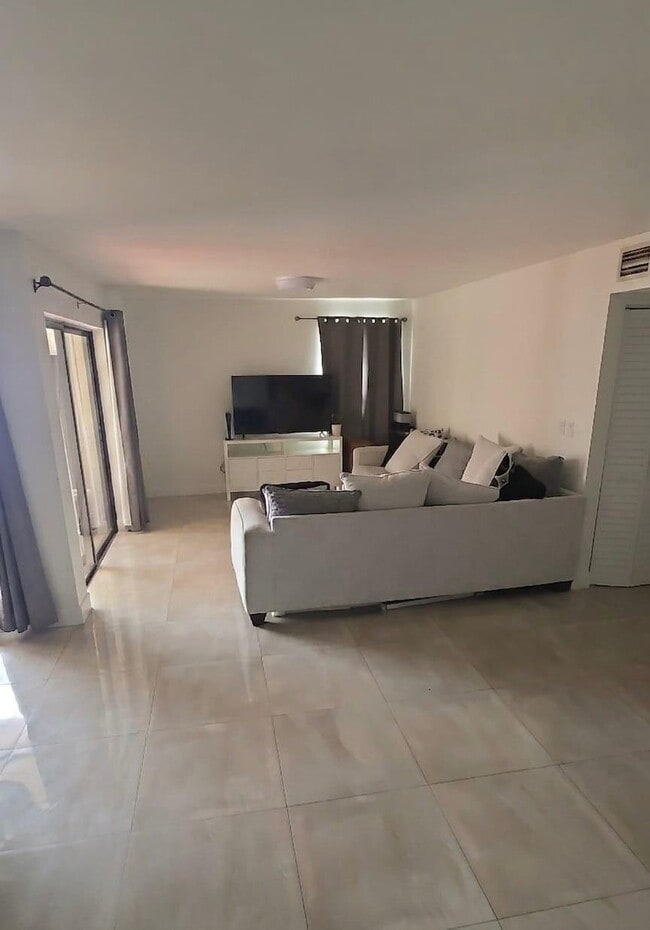 Foto del edificio - 10847 NW 7th St