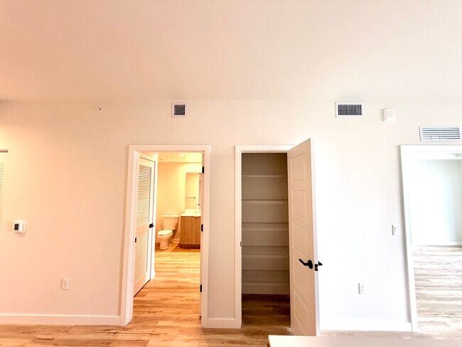 Foto del edificio - 421 SW 5th Ave