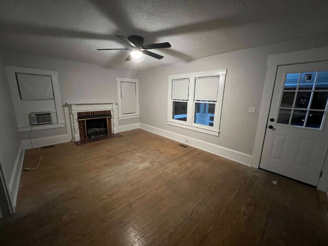 Building Photo - 3923 Carolina Beach Rd