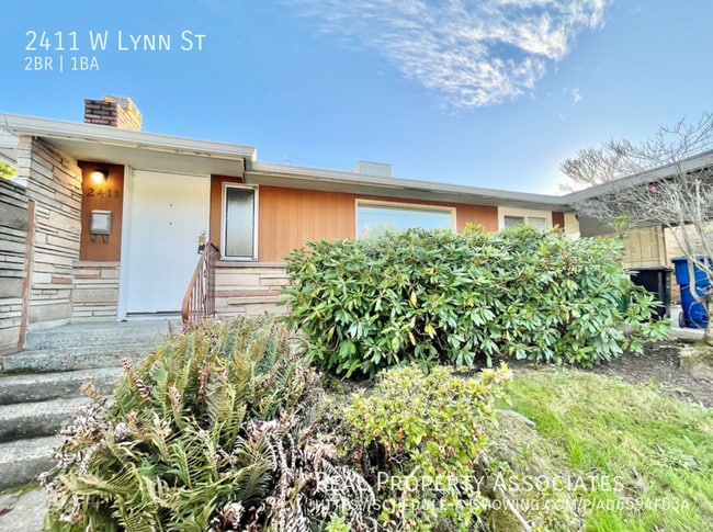 Photo - 2411 W Lynn St Apartment