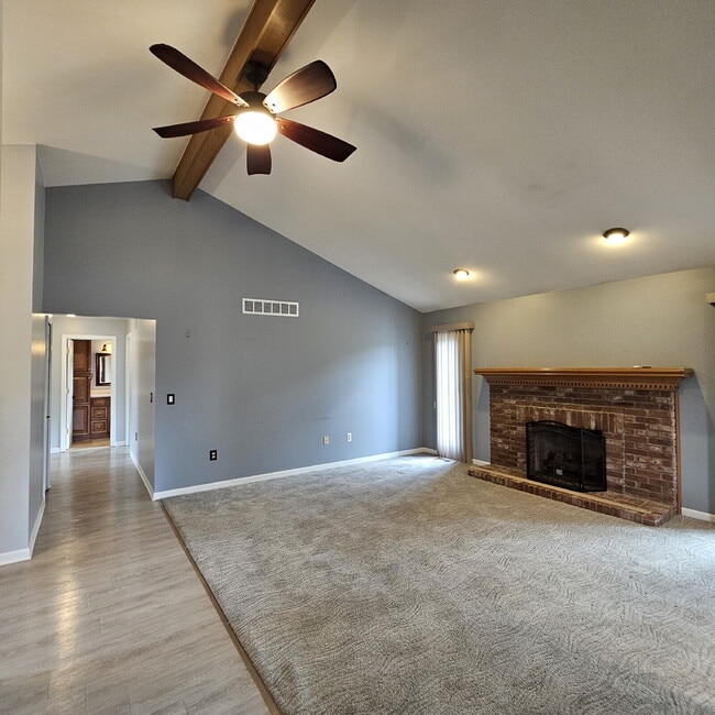 Building Photo - 3 Bedroom, 2 Bathroom Brick Ranch w/ Overs...