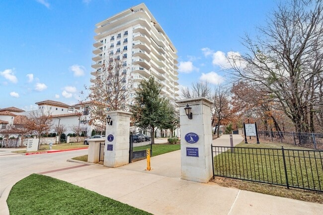 Building Photo - 2800 Lakeside Pkwy