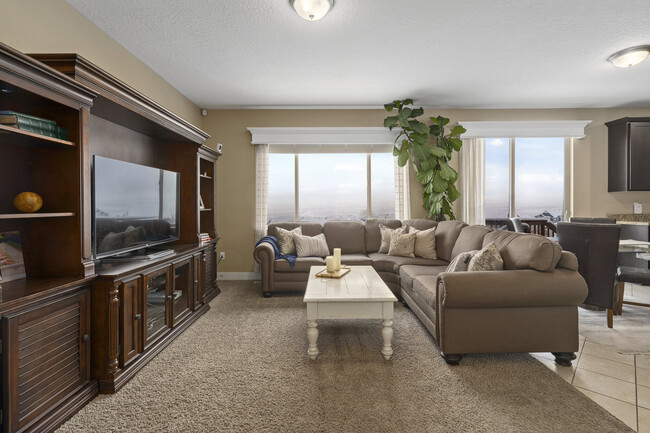 Family Room - 1977 Woodview Dr