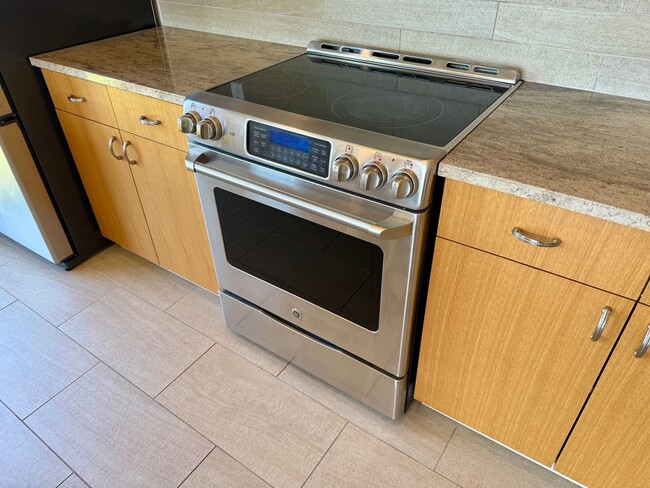 Building Photo - Architecturally Significant High End Unit-...