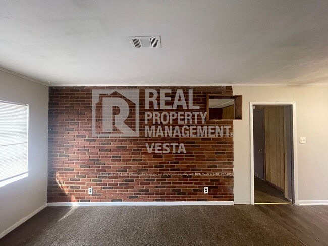 Building Photo - 4342 Pinedale Dr