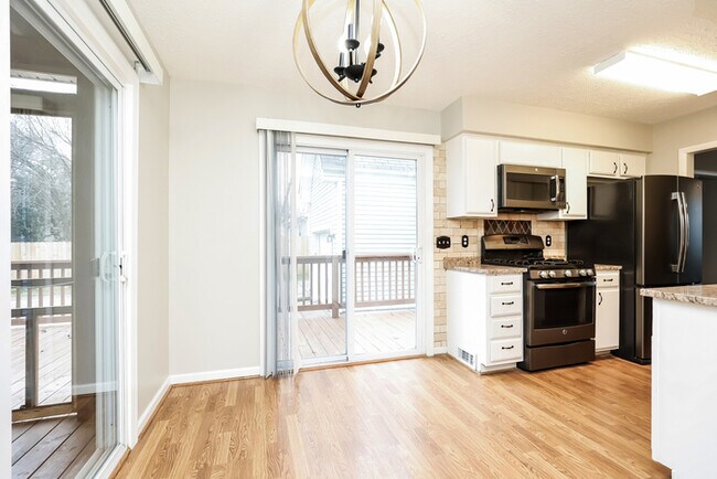 Foto del edificio - Charming Cottage w/ screened in porch!