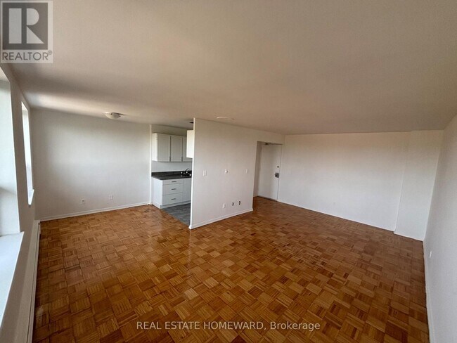 Photo du bâtiment - 1765 Lawrence Ave E