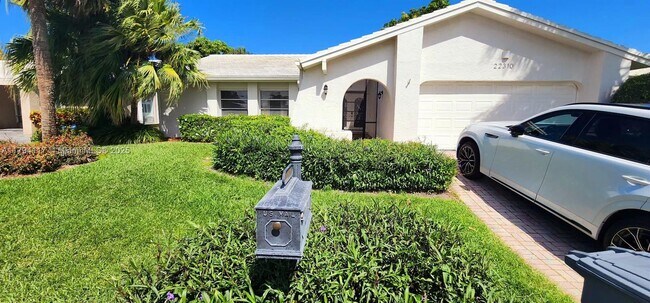 Foto del edificio - 22310 Cameo Dr E