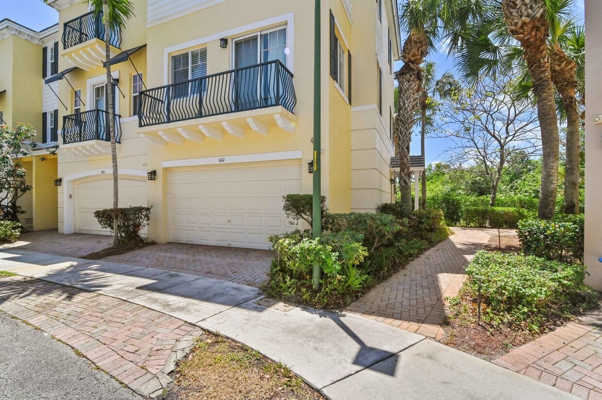 Foto principal - Northwest 38th Circle, Boca Raton, FL 3343...