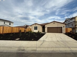 Building Photo - 1013 Bluebell Cir