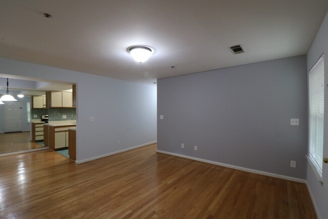 Foto del edificio - Wooded Views! 1BD/1BA Private Condo in the...