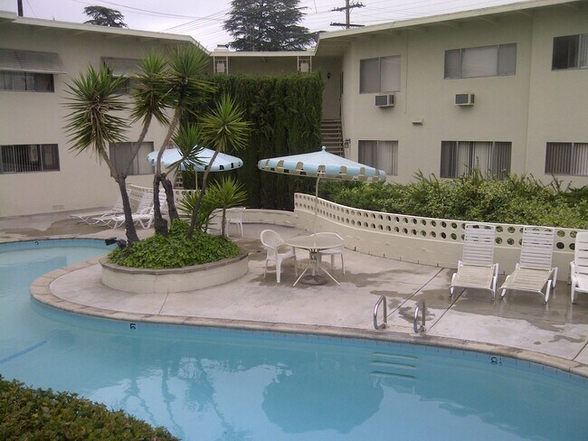 Foto del edificio - 12345 Magnolia Blvd