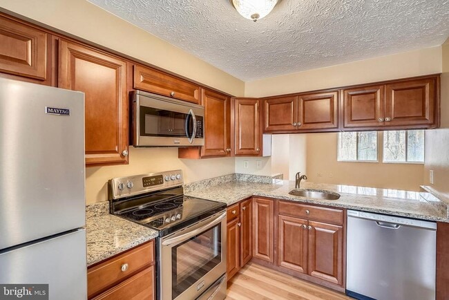 Building Photo - 5857 Clarendon Springs Pl