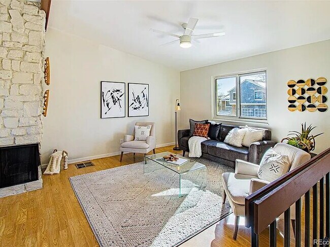 Foto del edificio - Lovely 4-Bedroom, 2-Bath Home in Aurora with Large Backyard and 2-Car Attached Garage!