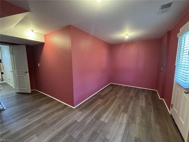 Foto del edificio - 2027 Petersen Way