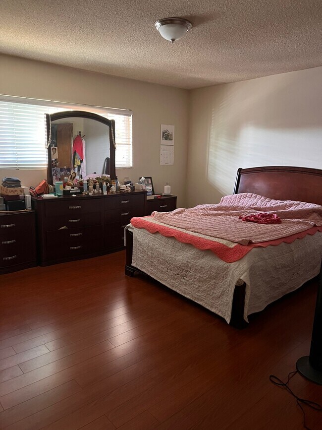 Master Bedroom - 16903 S Dalton Ave