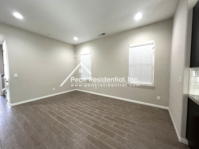 Building Photo - Updated 4bd/3ba Fair Oaks Home with Large ...