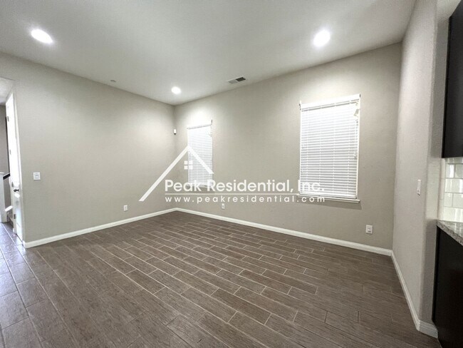 Foto del edificio - Updated 4bd/3ba Fair Oaks Home with Large ...