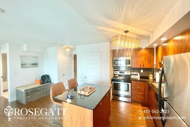 Photo du bâtiment - Modern 1-Bedroom + Den, 1-Bath Condo in Br...