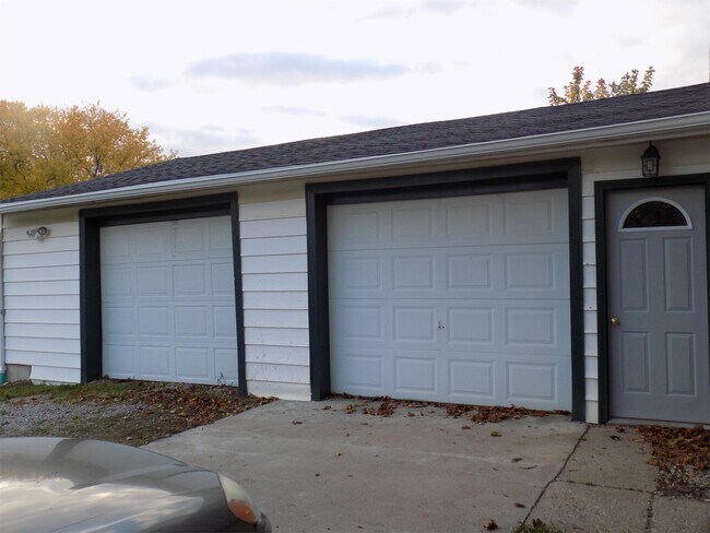 Building Photo - 815 Jupiter Dr