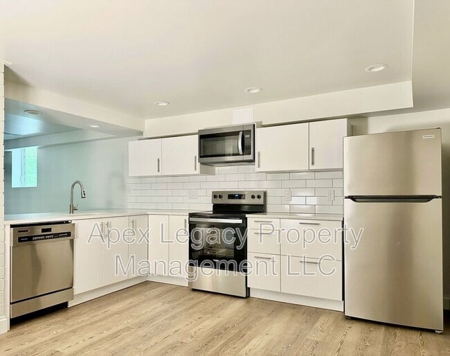 Building Photo - 219 W Weaver St