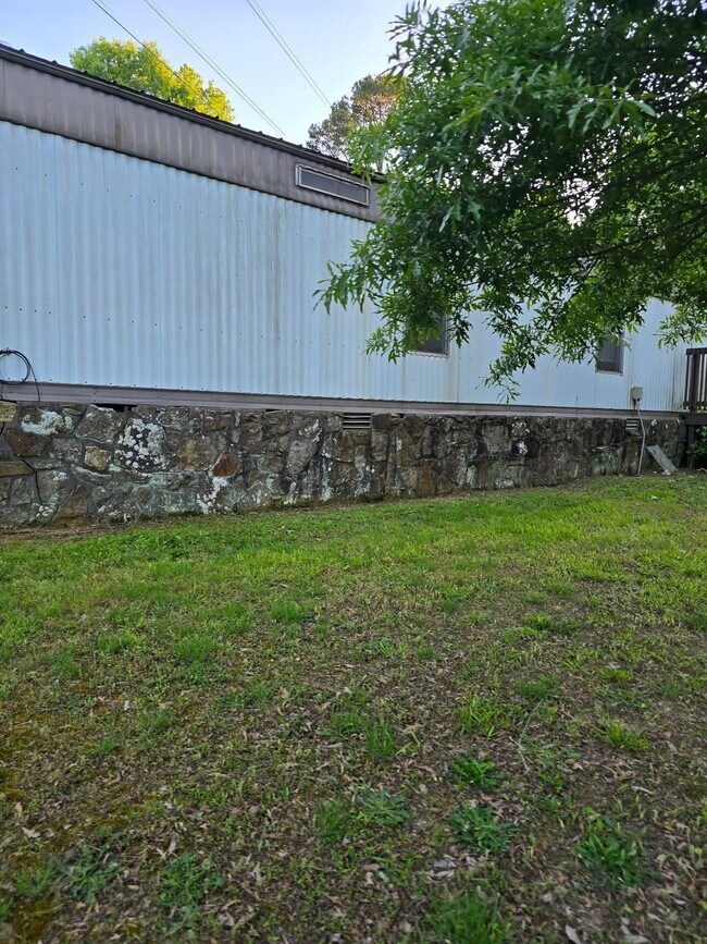 Foto del edificio - 660 Lone Star Rd