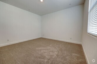 Building Photo - 915 Blue Oak Lane W