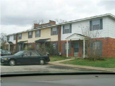 Building Photo - Townhouse Square