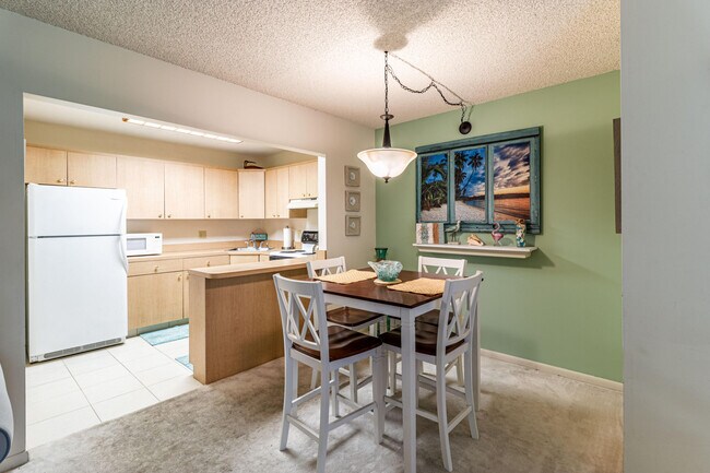 Foto del edificio - 317 Knotty Pine Cir