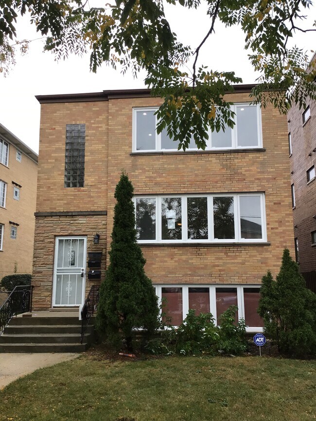 Foto del edificio - 5735 W Lawrence Ave
