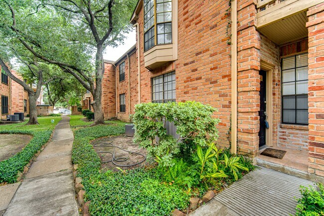 Foto del edificio - 2255 Braeswood Park Dr