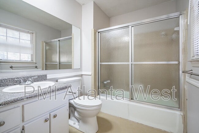 Building Photo - 2135 Knighton Dr