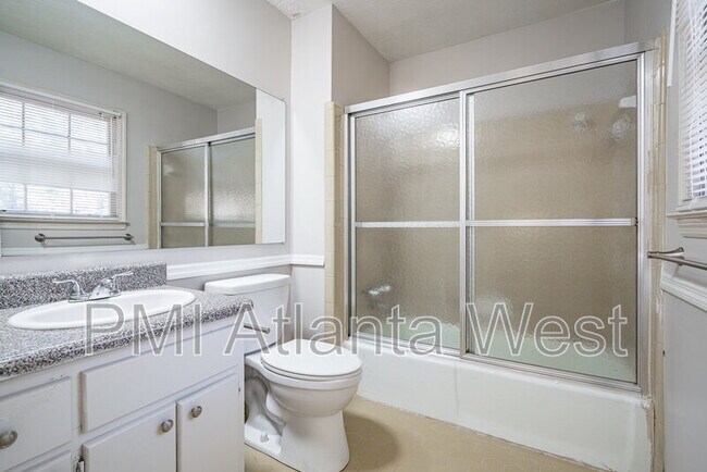 Foto del edificio - 2135 Knighton Dr