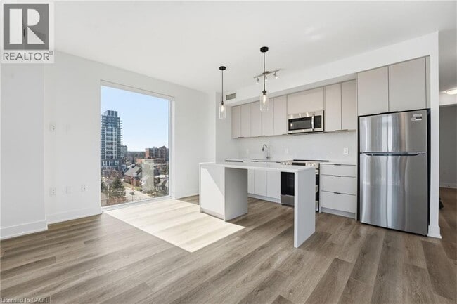 Building Photo - 2088 James St