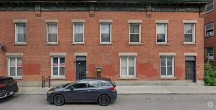 Building Photo - 219 Kent St