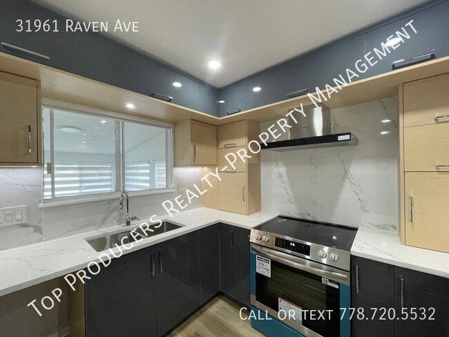Building Photo - Large Family Home