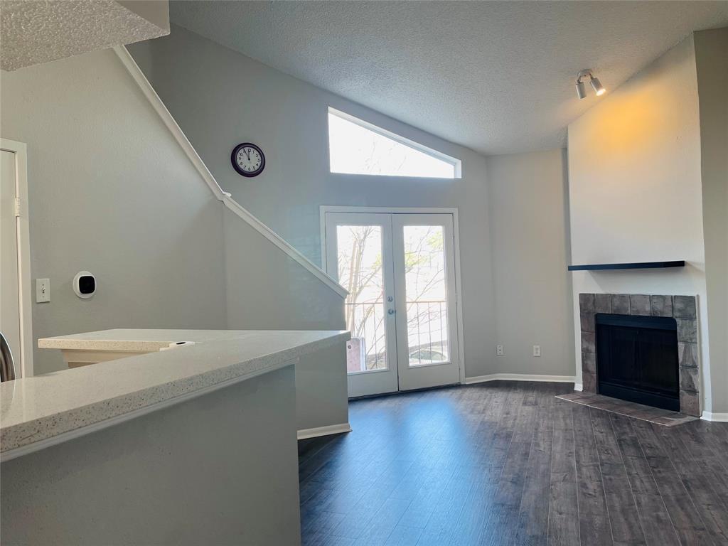 Foto principal - 10855 Meadowglen Ln