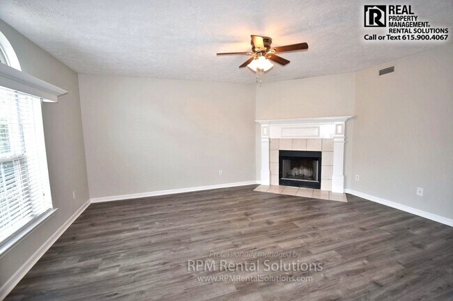 Foto del edificio - Wonderful 3BR/2BA duplex 1 minute from MTSU!