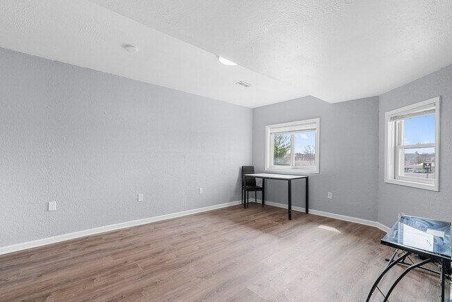 Foto del edificio - 404 N Superior St